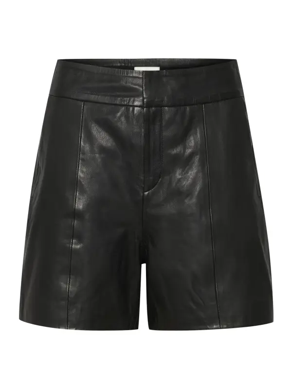 My Essential Wardrobe - 12 THE LEATHER SHORTS My Essential Wardrobe - 12 THE LEATHER SHORTS