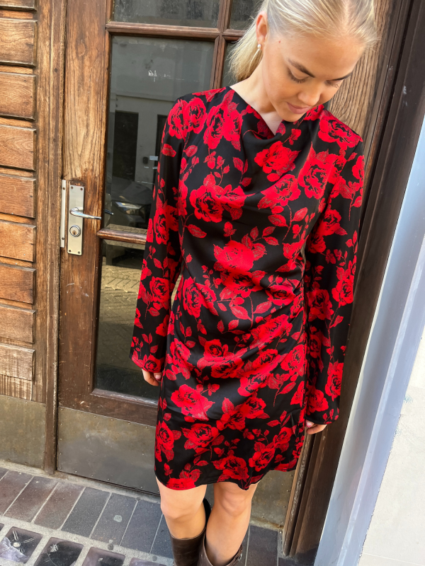 Modström - Ruthiemd print kjole Modström - Ruthiemd print kjole