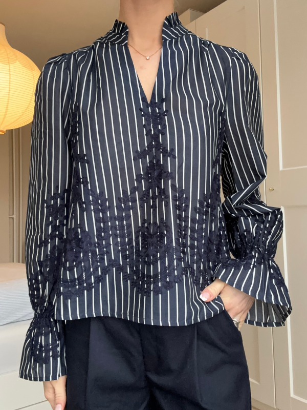 Neo Noir - Amara Stripe Emb Bluse