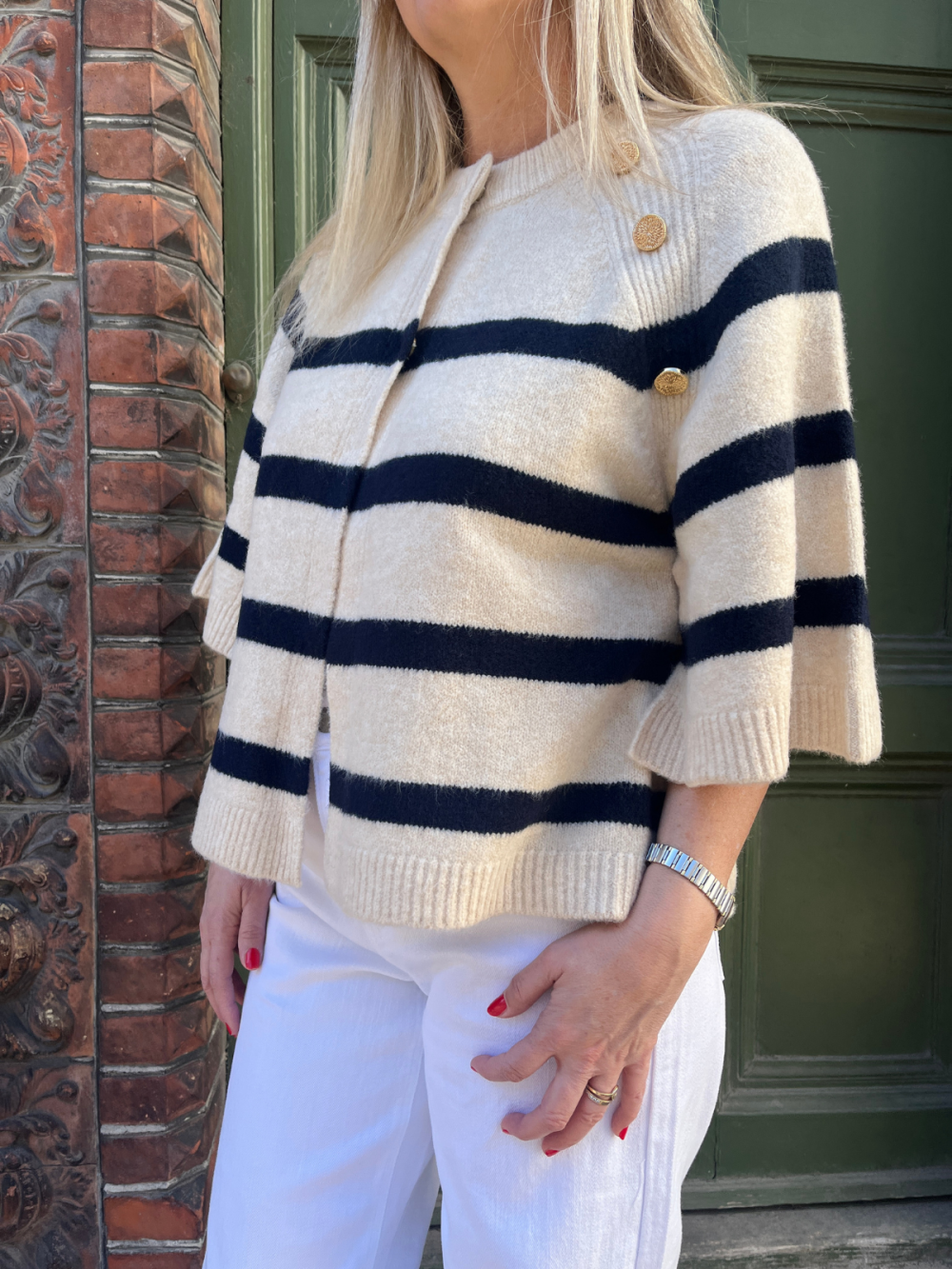 Continue - Louis Cape Stripe