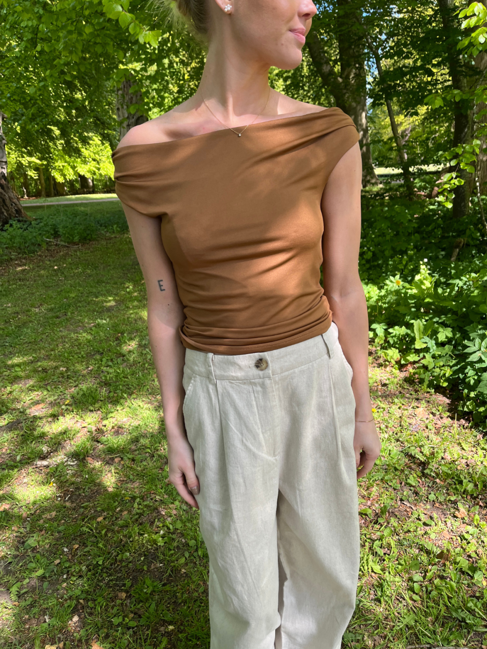 Modström - Himamd off-shoulder top