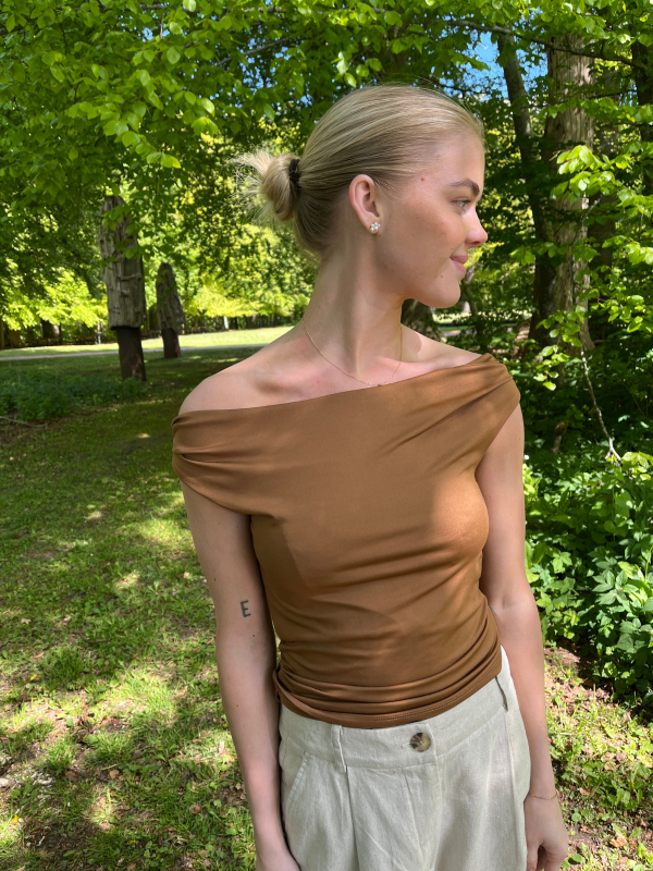 Modström - Himamd off-shoulder top