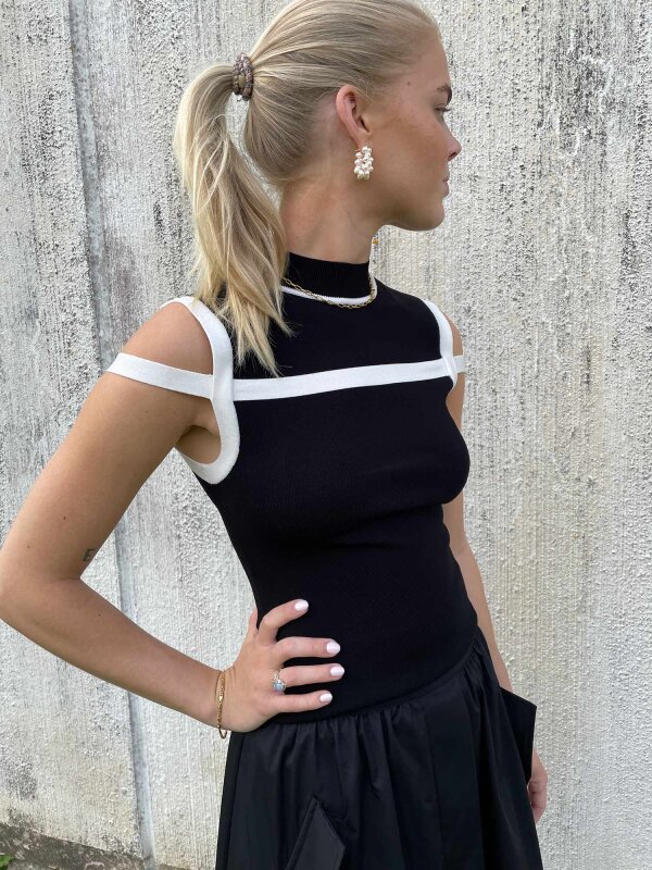 Karl Lagerfeld - Sleeveless fashion knit top