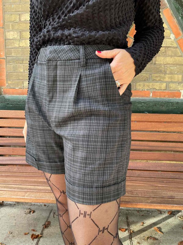 Copenhagen Muse - Tailor Check Short