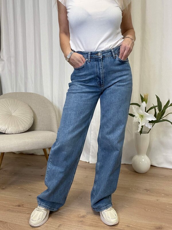 My Essential Wardrobe - 35 The Louis 139 High Wide Jeans