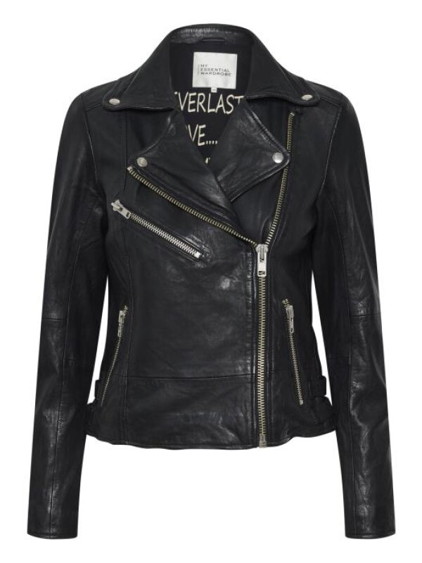 My Essential Wardrobe - 02 THE LEATHER JACKET